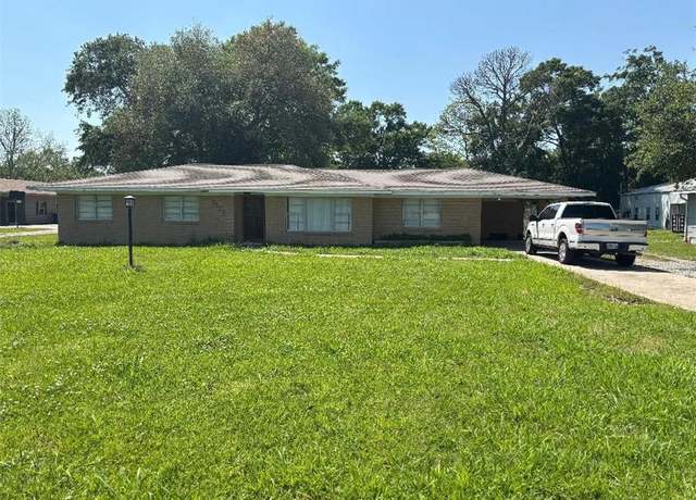 Property at 1327 S Lake Arthur Avenue Avenue, Jennings, LA 70546, 4 beds, 1.5 baths