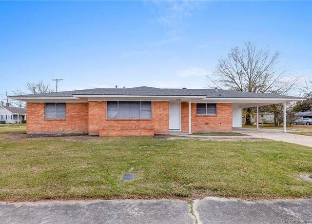 Property at 1801 Moss Street Street, Lake Charles, LA 70601, 3 beds, 1 bath