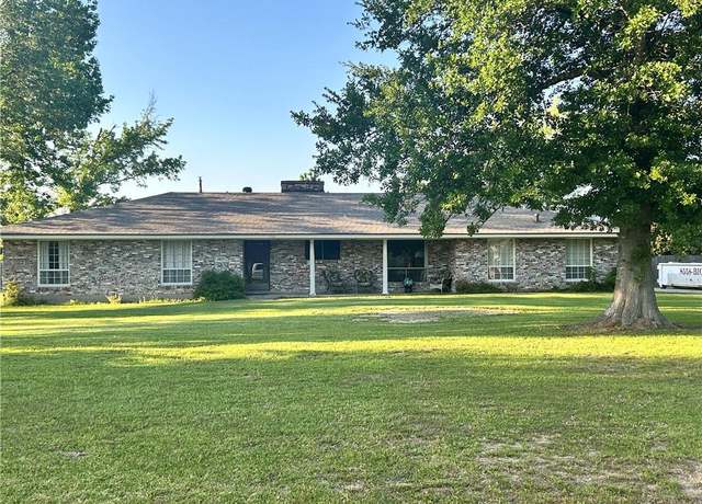 Property at 1700 Woodland Drive Drive, Lake Charles, LA 70605, 3 beds, 2.5 baths