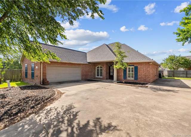 Property at 4202 Kingswood Drive Drive W, Lake Charles, LA 70605, 4 beds, 2 baths