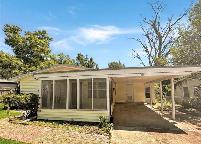 Property at 1301 Oak Street Street, Leesville, LA 71446, 3 beds, 1 bath