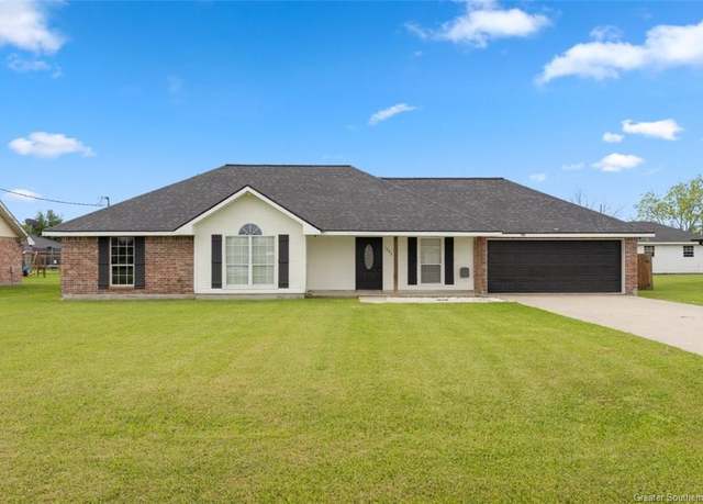 Property at 1002 E 2nd Street Street, Iowa, LA 70647, 3 beds, 2 baths