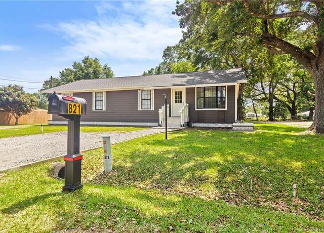 Property at 821 Loree Street Street, Vinton, LA 70668, 3 beds, 2 baths
