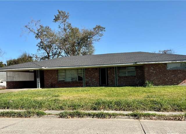 Property at 600 Booker Street Street, Lake Charles, LA 70601, 3 beds, 2.5 baths
