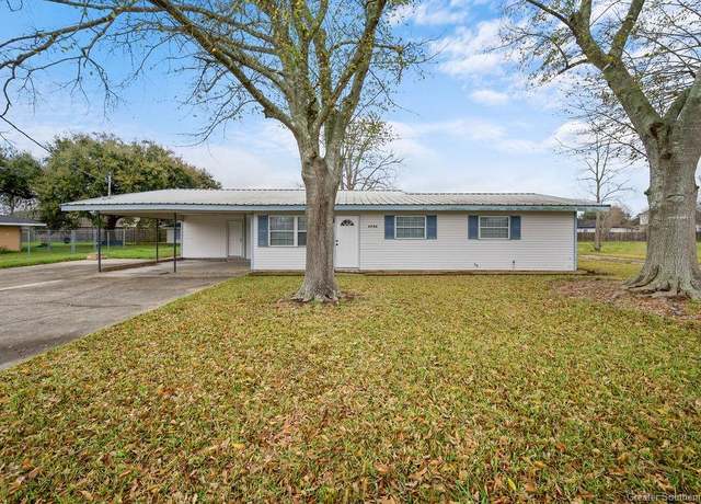 Property at 4923 Country Club Court Court, Lake Charles, LA 70605, 3 beds, 2 baths