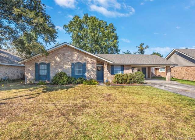 Property at 424 Julius Street Street, Lake Charles, LA 70605, 3 beds, 2 baths