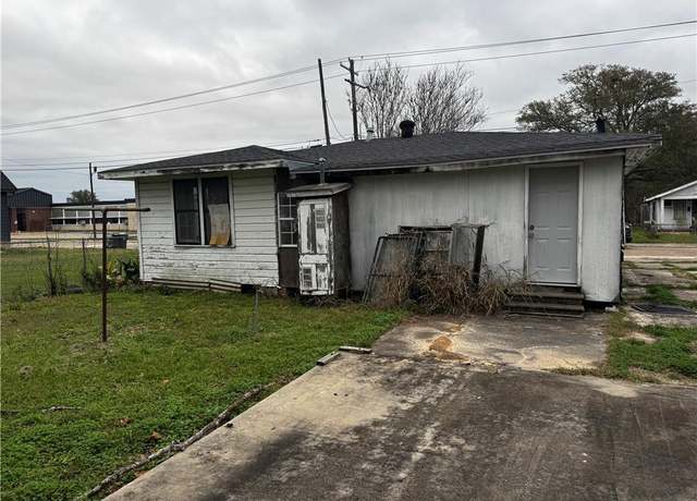 Property at 103 N Prater Street Street, Lake Charles, LA 70601, 3 beds, 1 bath