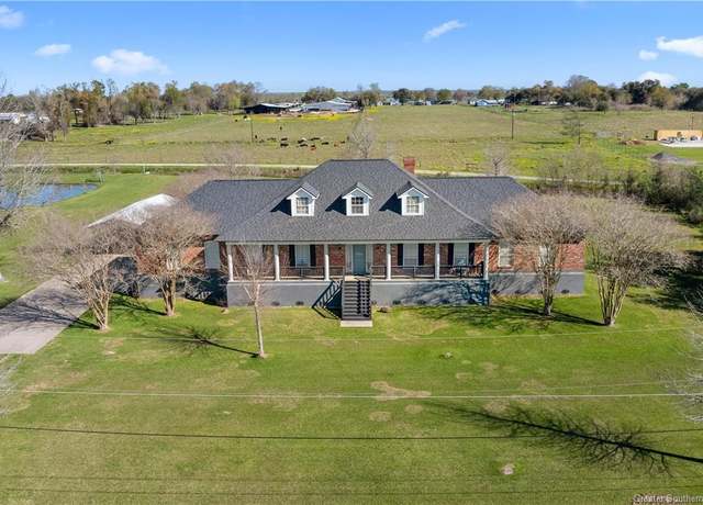 Property at 135 Country Lane Lane, Lake Charles, LA 70607, 4 beds, 3.5 baths