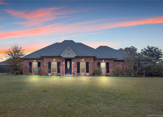 Property at 2164 W Raphael Square Square, Lake Charles, LA 70611, 4 beds, 2.5 baths