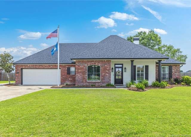Property at 5829 Kayleigh Lane Lane E, Lake Charles, LA 70605, 4 beds, 2 baths