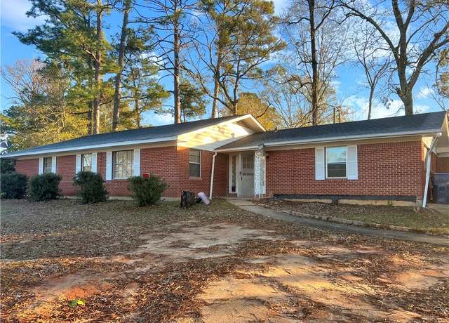 Property at 2005 Columbus Circle Circle, Leesville, LA 71446, 4 beds, 2 baths
