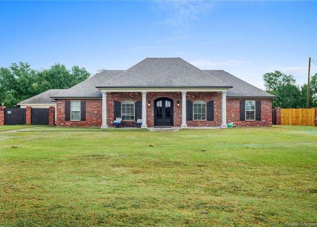 Property at 156 Klumpp Lane Lane, Lake Charles, LA 70607, 3 beds, 3 baths