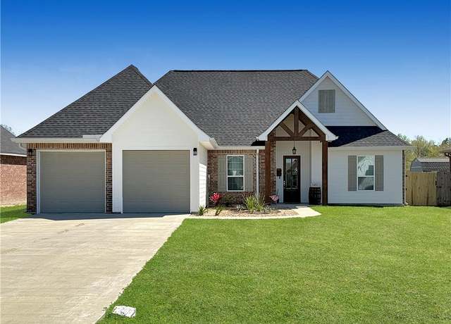 Property at 1451 Cameron Court Court, Lake Charles, LA 70611, 4 beds, 2 baths
