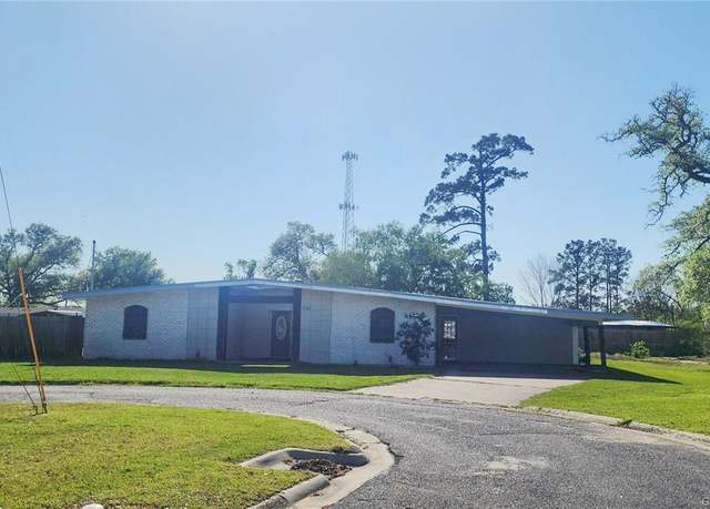Property at 208 Roberta Circle Circle, Sulphur, LA 70663, 3 beds, 2 baths