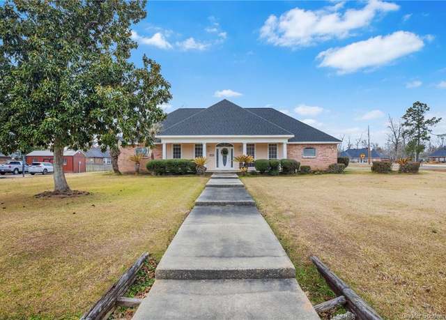 Property at 983 Saint James Drive Drive, Lake Charles, LA 70611, 4 beds, 3 baths