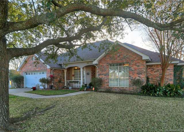 Property at 4048 Woodcrest Street Street, Lake Charles, LA 70605, 3 beds, 2.5 baths