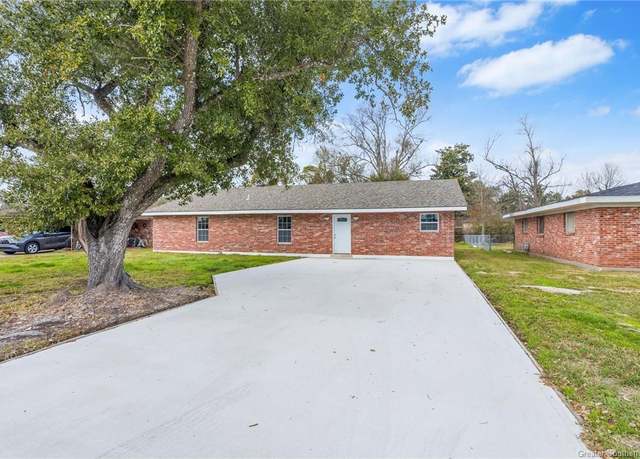 Property at 1001 Mccall Street Street, Lake Charles, LA 70607, 4 beds, 3 baths