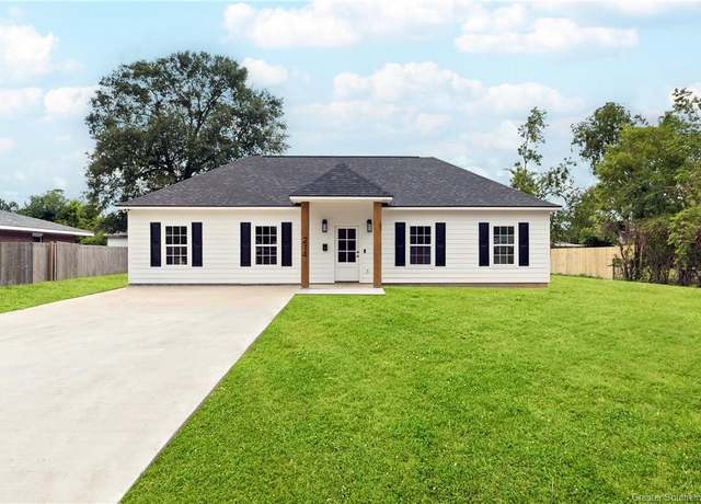 Property at 214 Beauregard Street Street, Lake Charles, LA 70605, 4 beds, 2 baths