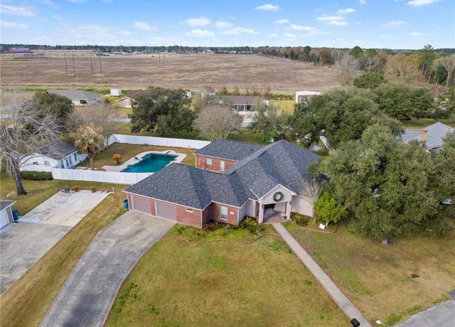 Property at 814 Comfort Lane Lane, Jennings, LA 70546, 4 beds, 3.5 baths