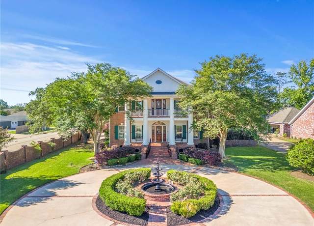 Property at 1301 Charlestown Lane Lane, Lake Charles, LA 70605, 5 beds, 3.5 baths