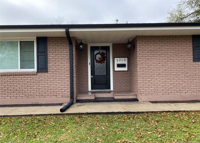 Property at 2210 17th Street Street, Lake Charles, LA 70601, 3 beds, 2.5 baths