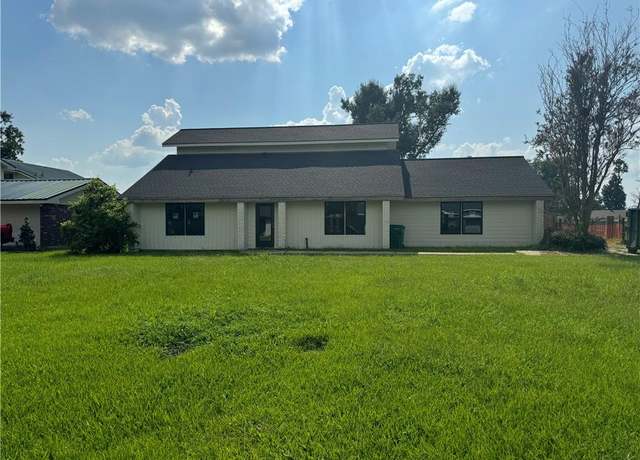 Property at 712 Alabama Street Street, Sulphur, LA 70663, 4 beds, 3.5 baths