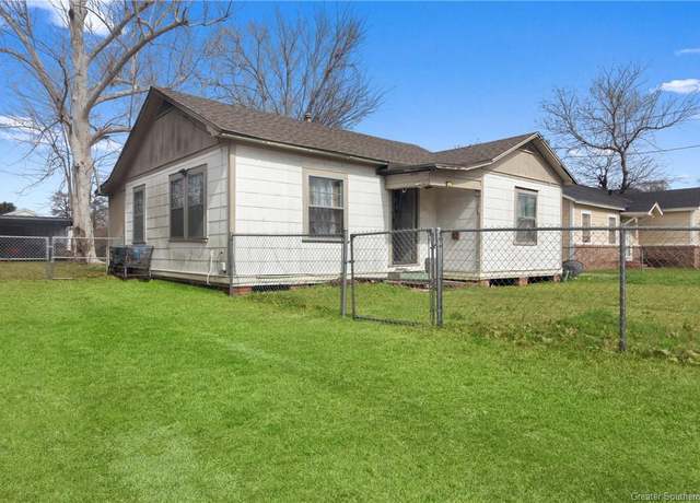 Property at 122 W 15th Street Street, Lake Charles, LA 70601, 2 beds, 1 bath