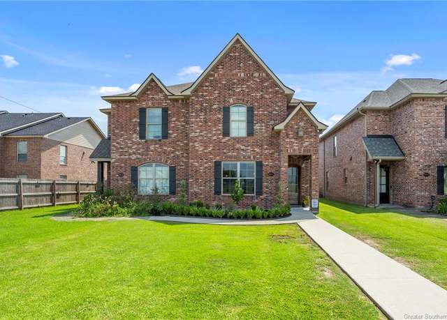 Property at 1550 Lacadie Drive Drive #11, Lake Charles, LA 70605, 3 beds, 2.5 baths