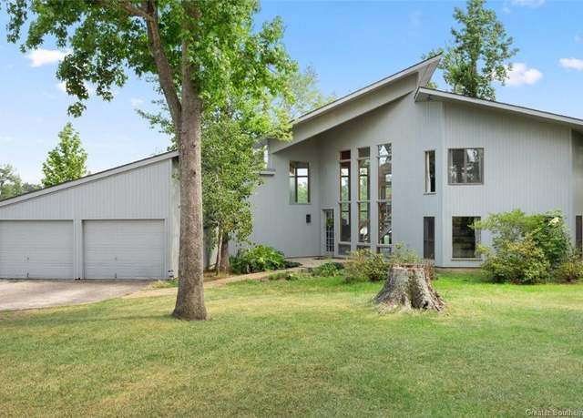 Property at 5037 S Saint Charles Avenue Avenue, Lake Charles, LA 70605, 3 beds, 2.5 baths