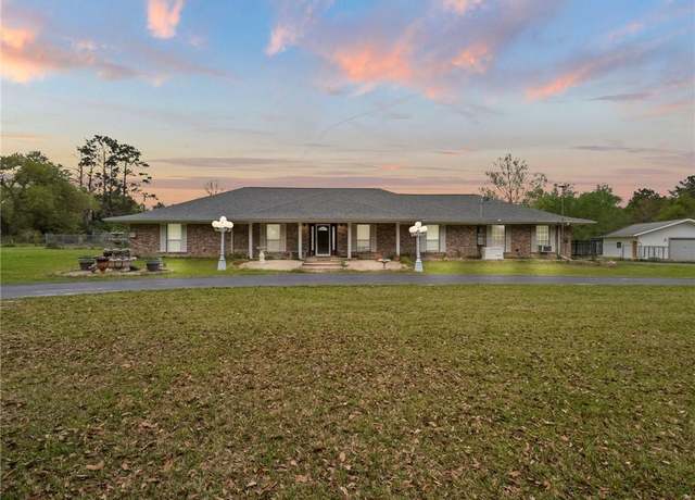 Property at 267 Hauser Road Road, Deridder, LA 70634, 4 beds, 2 baths
