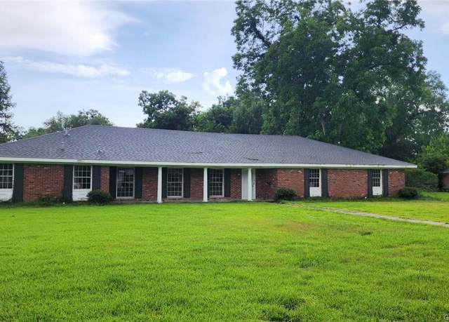 Property at 811 3rd Street Street, Jennings, LA 70546, 4 beds, 2.5 baths