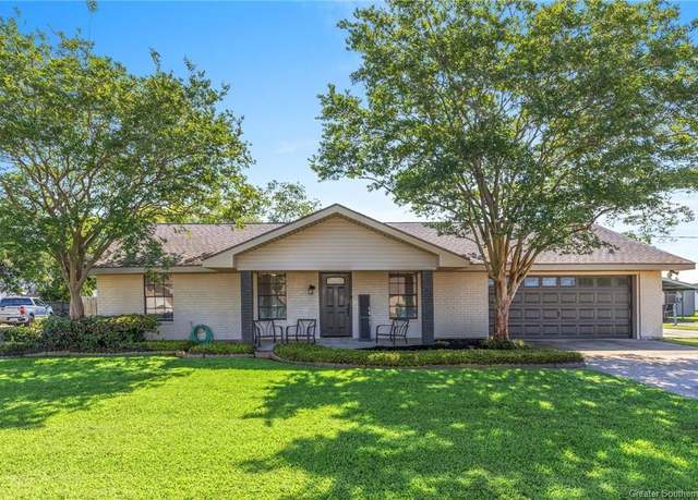 Property at 6811 Sun Meadow Lane Lane, Lake Charles, LA 70605, 3 beds, 2 baths