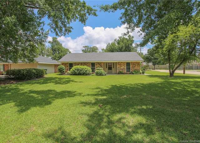 Property at 4045 Evergreen Drive Drive, Lake Charles, LA 70605, 3 beds, 2 baths