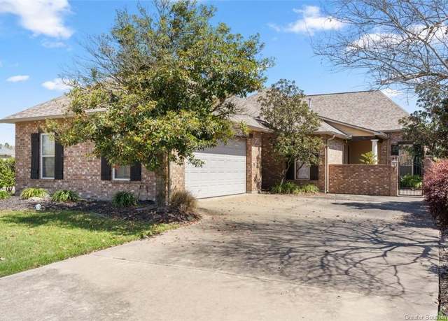 Property at 6105 W Azalea Street Street, Lake Charles, LA 70605, 3 beds, 2 baths