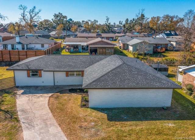 Property at 1517 Sarah Drive Drive, Lake Charles, LA 70605, 4 beds, 3 baths