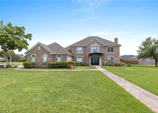 Property at 1679 N Crestview Drive Drive, Lake Charles, LA 70605, 5 beds, 4.5 baths