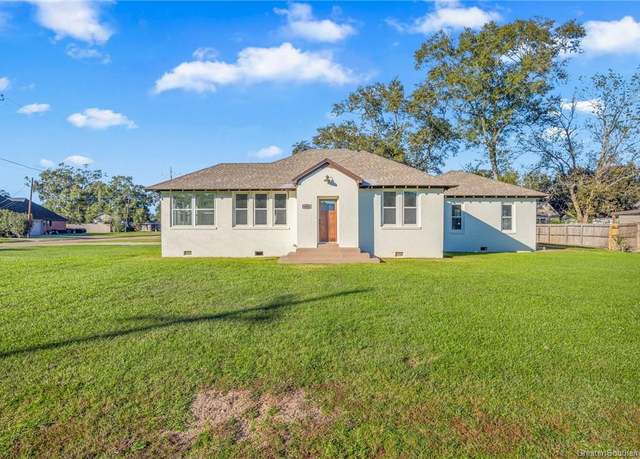 Property at 606 Davis Street Street, Jennings, LA 70546, 3 beds, 2 baths