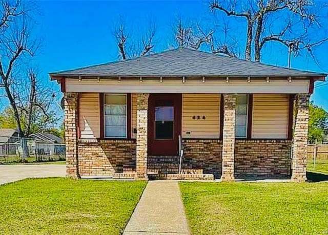 Property at 424 Bank Street Street, Lake Charles, LA 70601, 2 beds, 1 bath