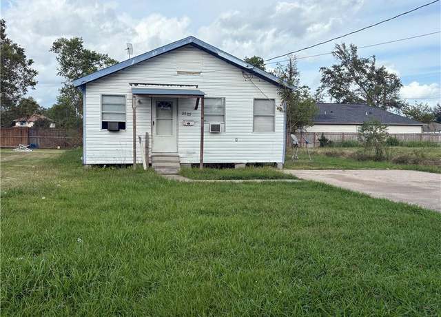 Property at 2323 10th Street Street, Lake Charles, LA 70601, 3 beds, 1 bath