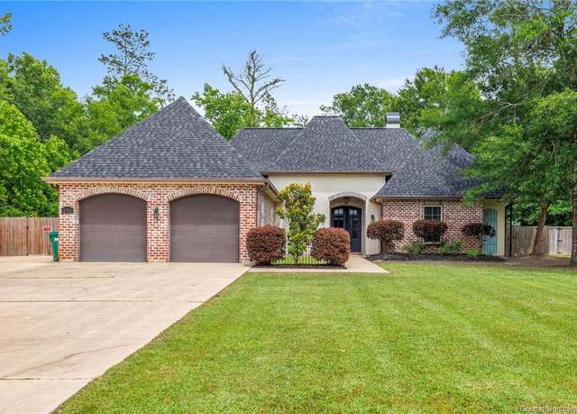 Property at 2716 E Robinwood Drive Drive, Lake Charles, LA 70611, 3 beds, 2.5 baths