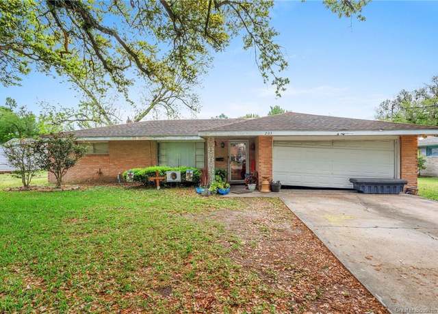 Property at 2115 2nd Avenue Avenue, Lake Charles, LA 70601, 3 beds, 2 baths