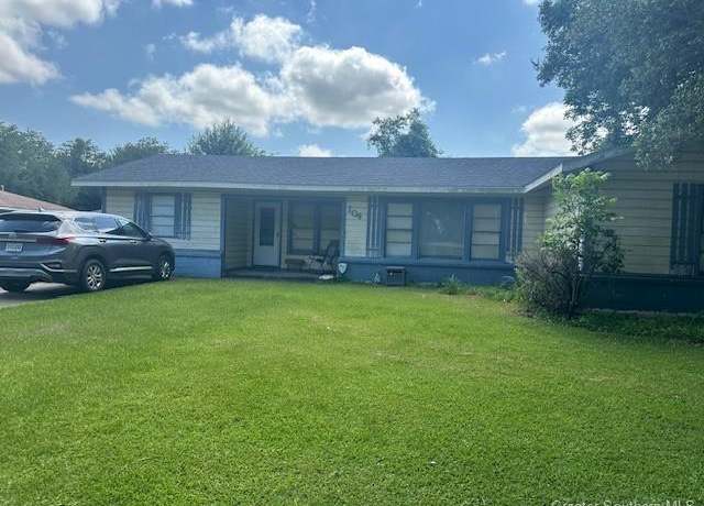 Property at 104 Windsor Street Street, Lake Charles, LA 70605, 4 beds, 2 baths