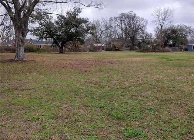 Property at 2302 Ridgewood Drive Drive, Lake Charles, LA 70605