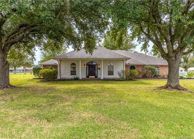 Property at 1027 N Tamela Drive Drive, Lake Charles, LA 70605, 3 beds, 2 baths