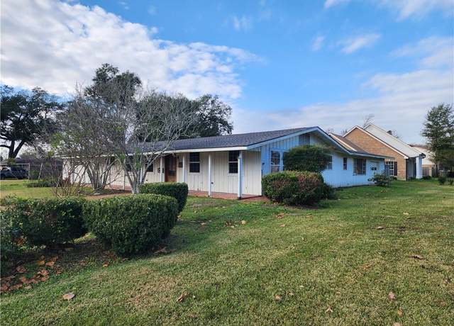 Property at 602 Lockwood Court Court, Lake Charles, LA 70605, 4 beds, 2 baths