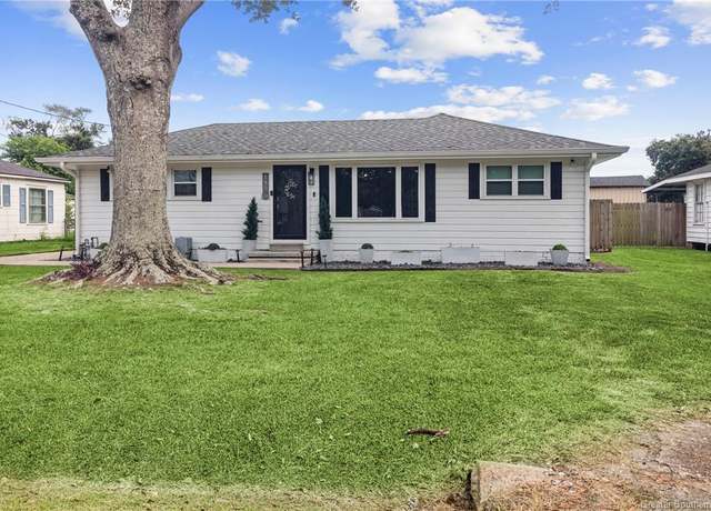 Property at 555 Mustang Street Street, Sulphur, LA 70663, 4 beds, 3 baths