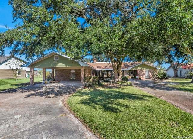Property at 2212 Bon Vie Drive Drive, Sulphur, LA 70665, 4 beds, 2 baths