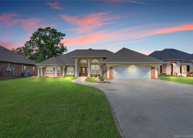 Property at 4012 Woodcrest Street Street, Lake Charles, LA 70605, 4 beds, 3 baths