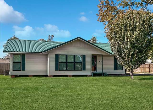 Property at 322 Quelqueshue Street Street, Sulphur, LA 70663, 4 beds, 2 baths