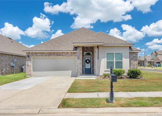 Property at 340 Oak Hampton Drive Drive, Sulphur, LA 70665, 4 beds, 2 baths